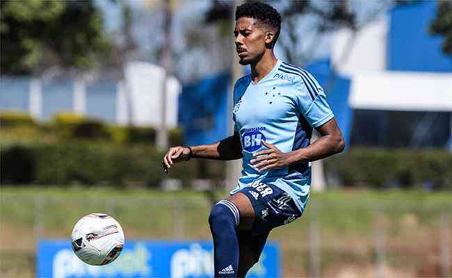 Willian Oliveira deve seguir como titlular no meio-campo do Cruzeiro