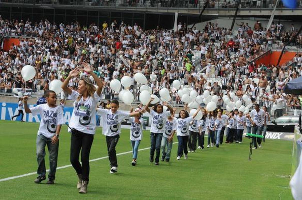 Fotos exclusivas do clssico entre Atltico e Cruzeiro na reabertura do novo Mineiro