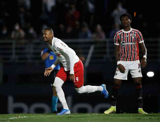 Bragantino venceu o São Paulo com gol de Luan Cândido
