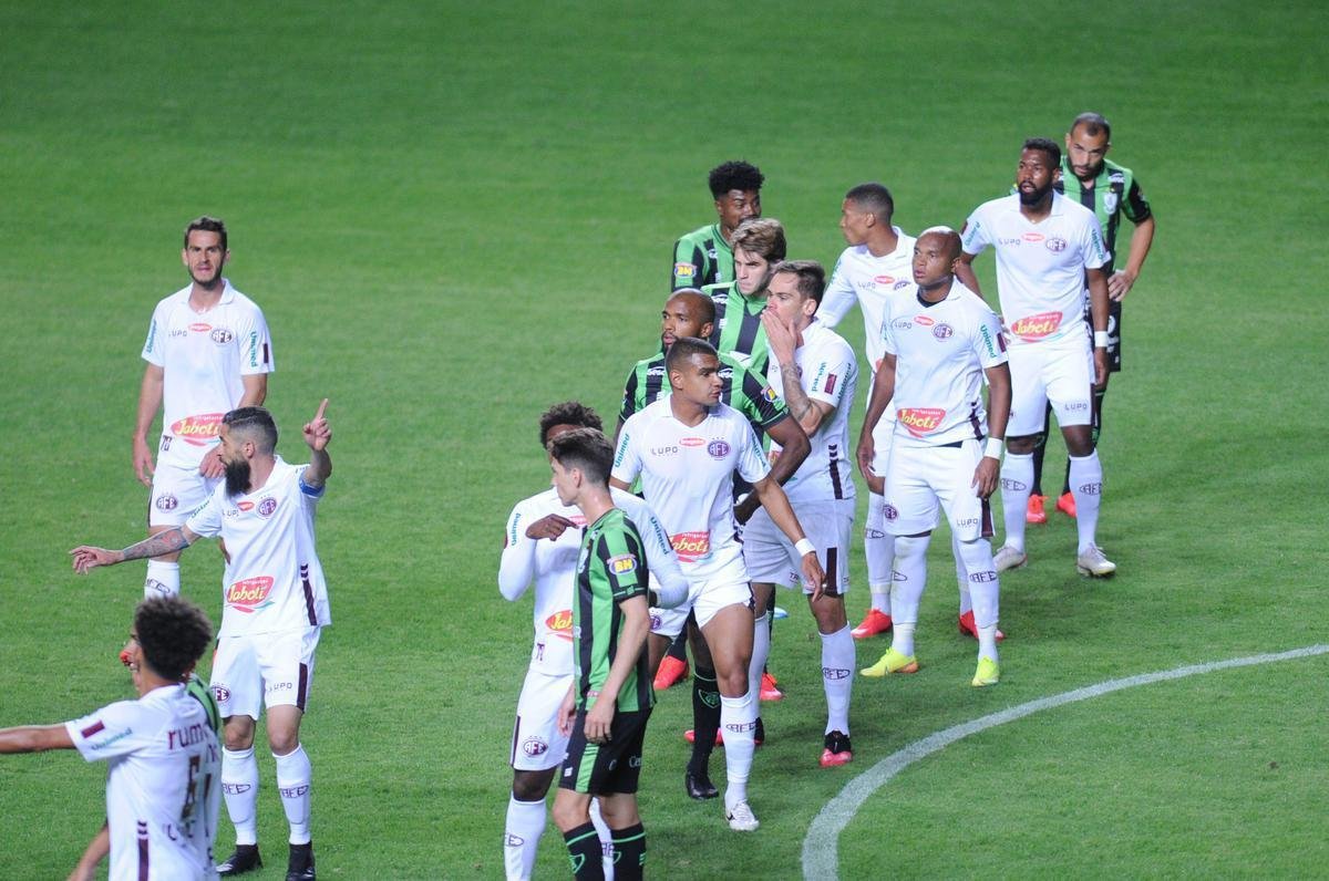 Fotos do duelo entre Amrica e Ferroviria, no Independncia, em BH, pela terceira fase da Copa do Brasil