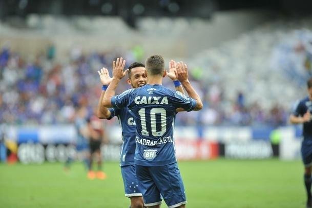 Fotos do jogo entre Cruzeiro e Atltico-PR, no Mineiro, pela 32 rodada do Brasileiro