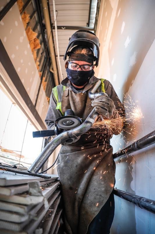 Ideia  mostrar a realidade das obras de construo do estdio do Galo
