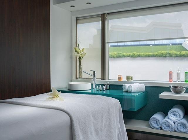 O hotel que abriga o Atltico tem cassino, shopping, spa, piscina, academia e quadras 