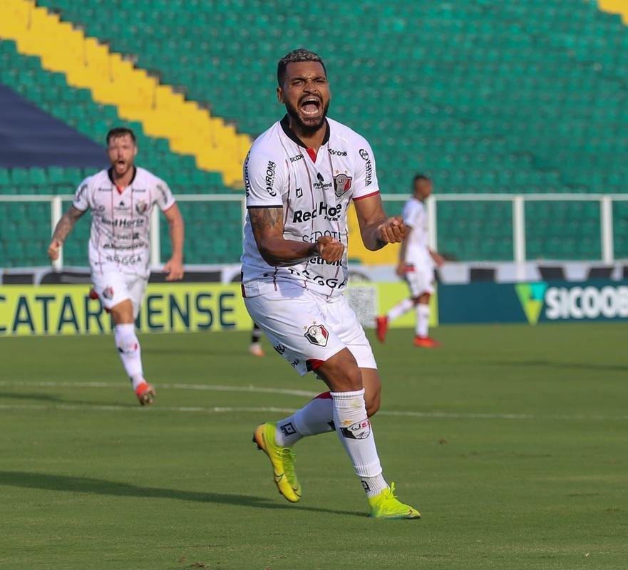 Joinville-SC duelará com o Atlético-GO nesta quinta-feira (15/04). O vencedor integrará o grupo dos times que pode enfrentar o trio mineiro na terceira fase da Copa do Brasil.