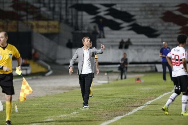 Equipes se enfrentaram no estdio do Arruda pela nona rodada da Srie C.