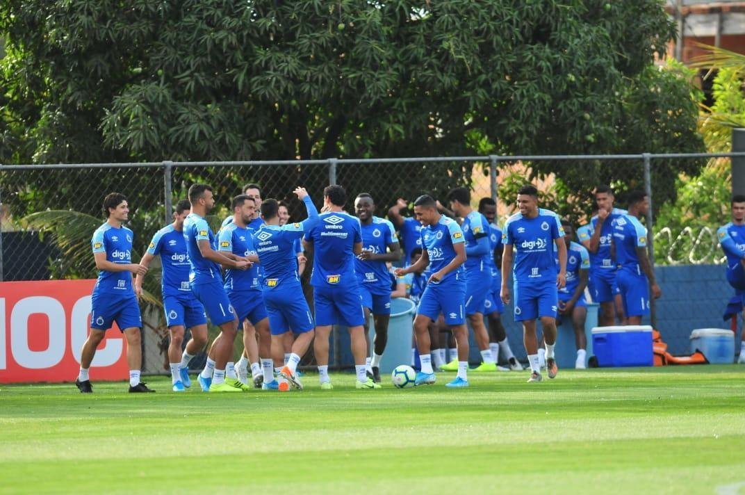 Tcnico Abel Braga comandou atividade fechada  imprensa na Toca da Raposa II