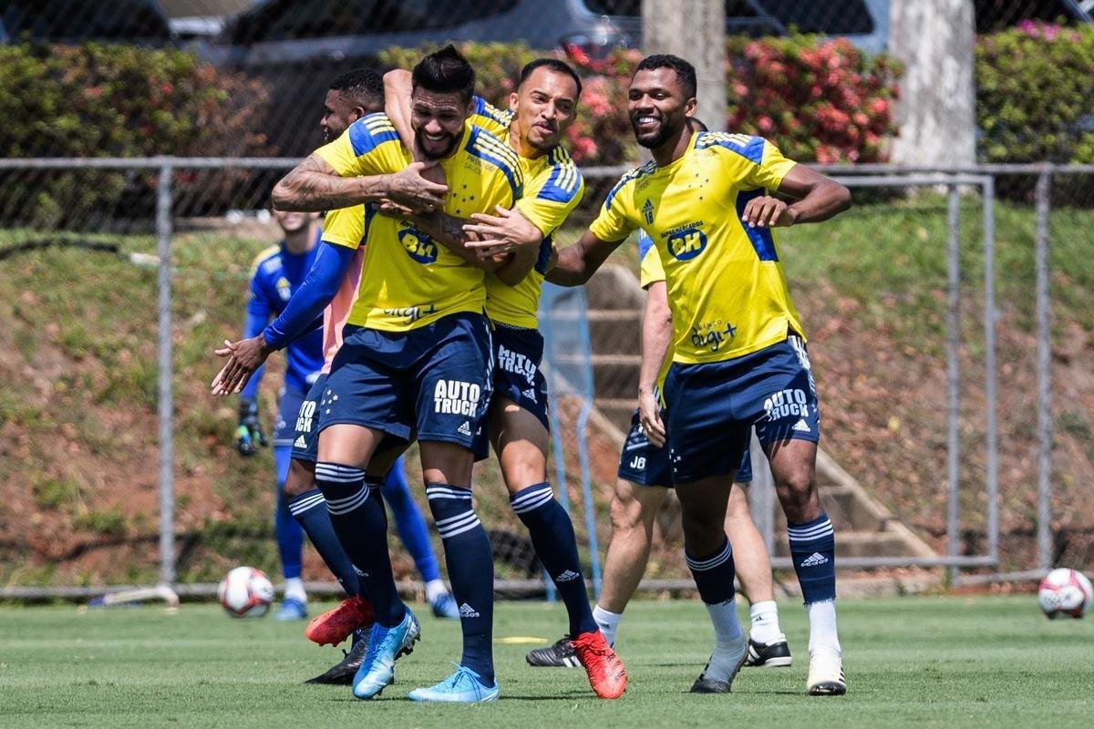 Treino acometeu em clima de descontrao no fechamento da preparao para o jogo deste domingo  