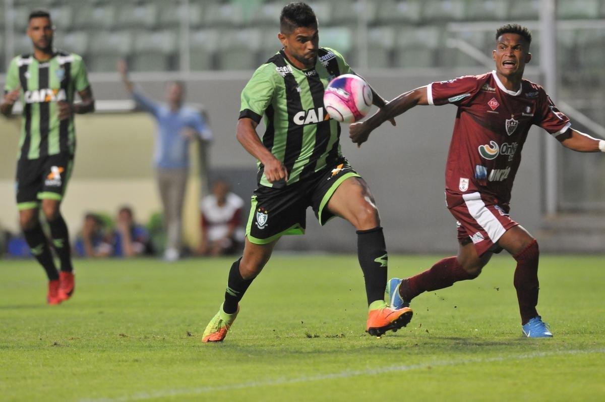 Amrica e Patrocinense se enfrentaram, no Independncia, pela primeira rodada do Campeonato Mineiro