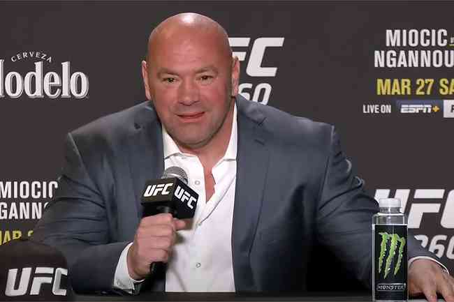 Na coletiva depois do UFC 260, Dana White ironizou e sugeriu que Jon Jones estaria com 'medo'