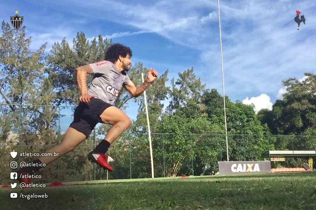 Fotos do treino do Galo com Victor e Luan em campo