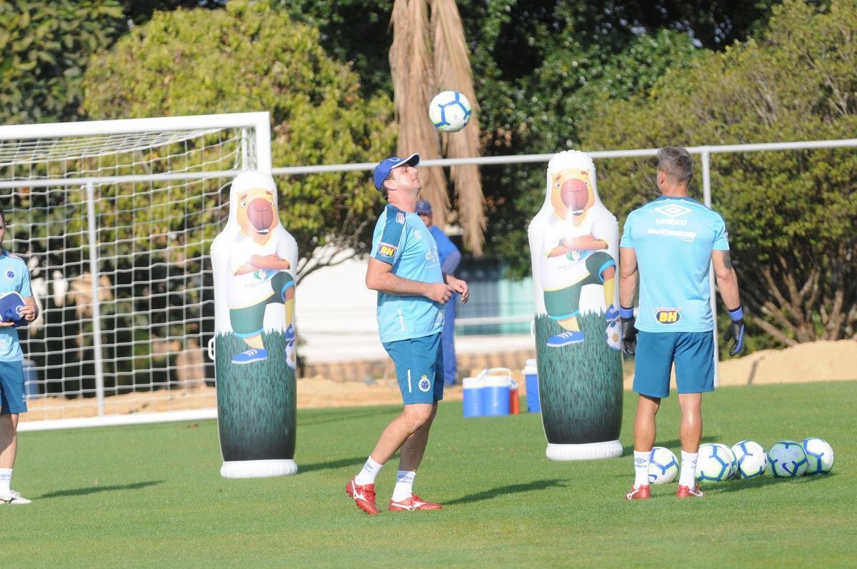 Galeria de fotos do treino do Cruzeiro nesta sexta-feira (6/9), na Toca da Raposa II
