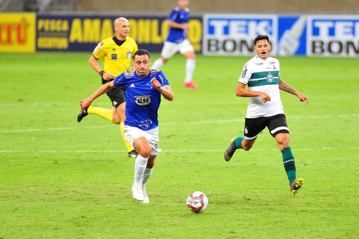 Fotos do jogo entre Cruzeiro e Coritiba, no Mineiro, em Belo Horizonte, pela nona rodada da Srie B do Campeonato Brasileiro de 2021