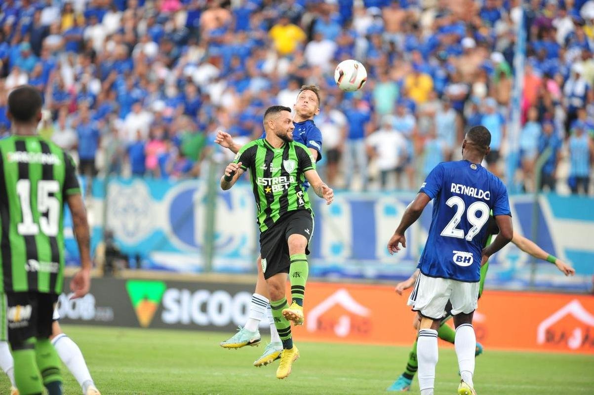 Cruzeiro e Amrica se enfrentaram na Arena do Jacar, em Sete Lagoas, pelo jogo de ida da semifinal do Campeonato Mineiro