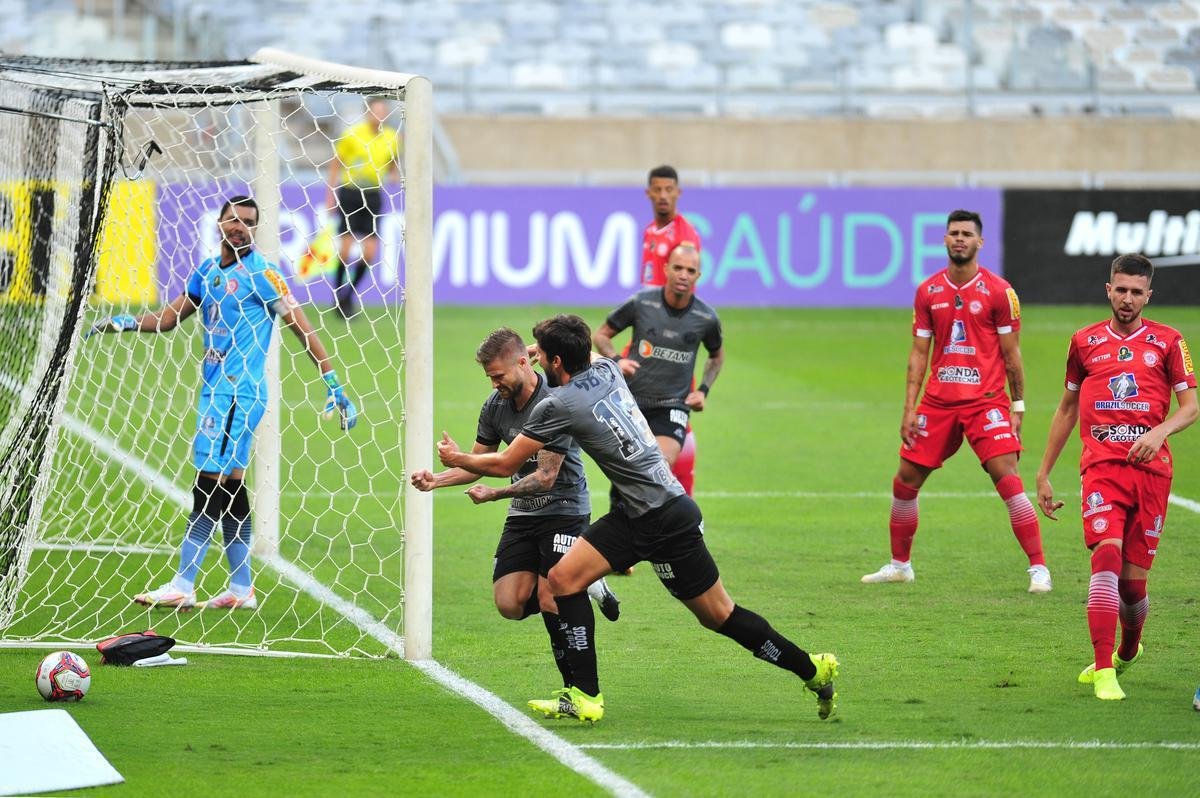 Fotos do jogo entre Atltico e Tombense, neste sbado, pela semifinal do Campeonato Mineiro