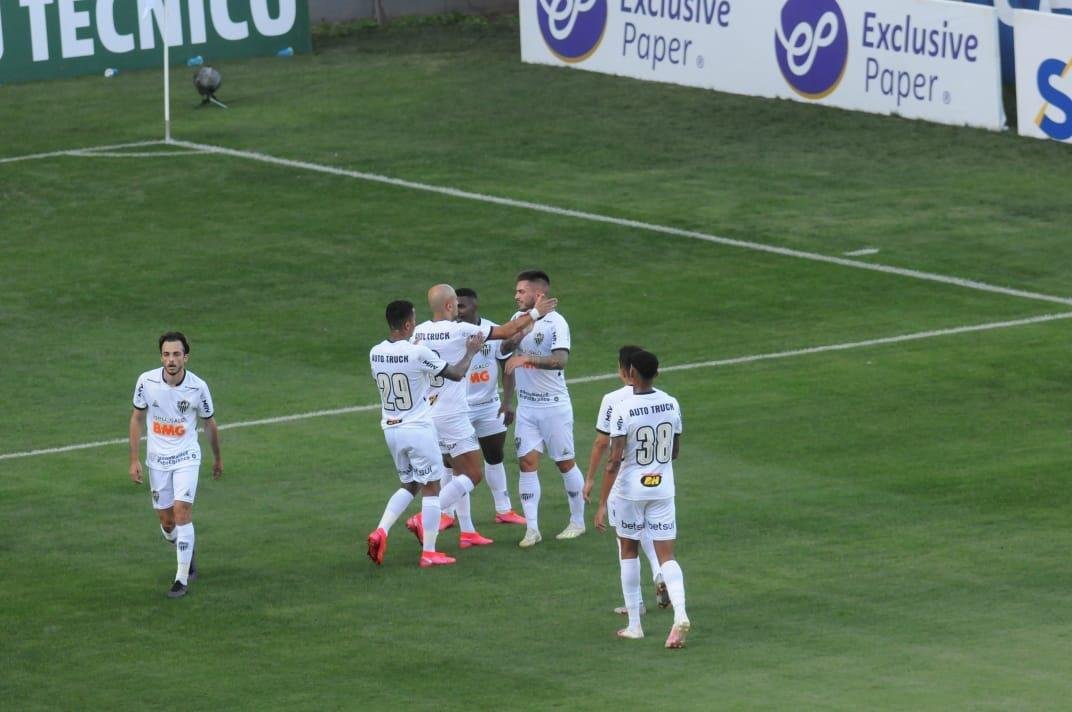 Fotos do clssico entre Amrica e Atltico, no Independncia, em Belo Horizonte, pela 10 rodada do Campeonato Mineiro. Jogo marcou o retorno dos dois rivais ao futebol em plena pandemia do novo coronavrus (Juarez Rodrigues/EM/DAPress)