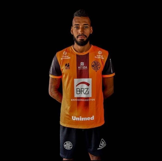 Luanderson, zagueiro (Pouso Alegre)