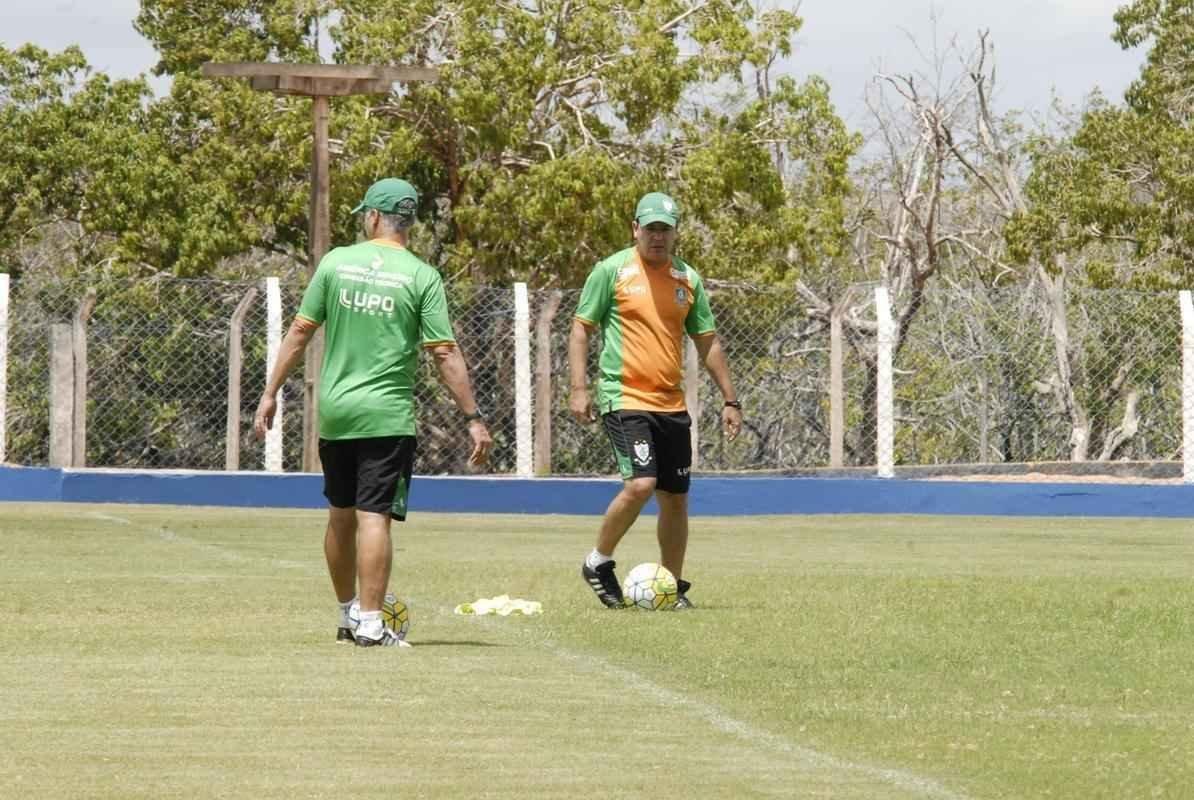 Amrica treina em Macei, no campo do CSA, para enfrentar o Murici-AL, pela Copa do Brasil