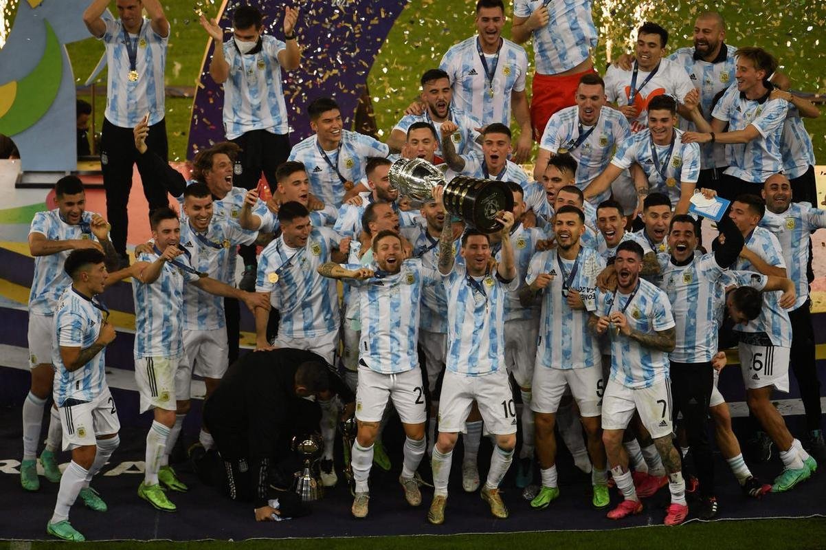 Argentina conquistou 15 ttiulo da Copa Amrica ao vencer o Brasil por 1 a 0, neste sbado, no Maracan. nico gol foi marcado por Di Mara, eleito o destaque da deciso. J o astro Lionel Messi ganhou o prmio de craque da competio.
