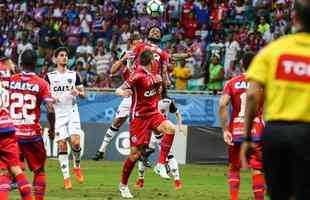 Bahia e Atltico travaram bom duelo que terminou empatado por 2 a 2 na Arena Fonte Nova