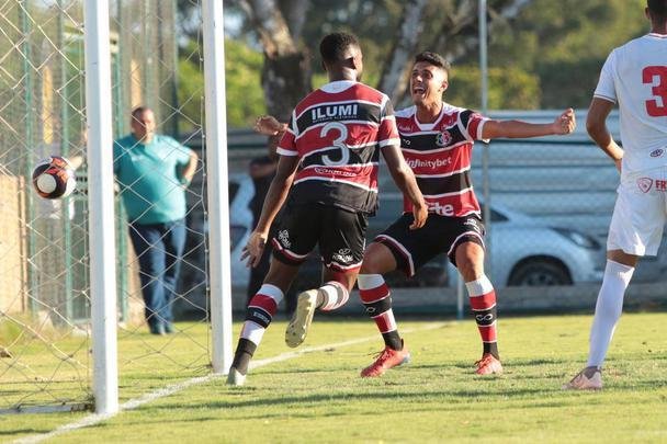 Tricolor venceu o Timbu de virada por 2 a 1 e sagrou-se pentacampeo da competio