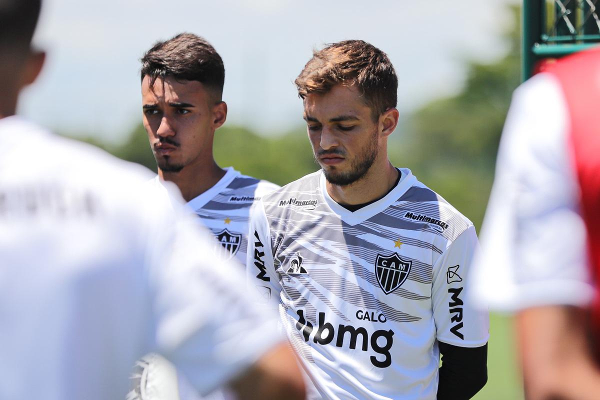 Atlético divulga fotos do novo uniforme de treino