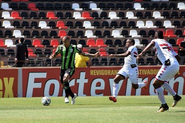 Fotos do empate por 0 a 0 entre Botafogo-SP e Amrica, em Ribeiro Preto, pela Srie B do Brasileiro