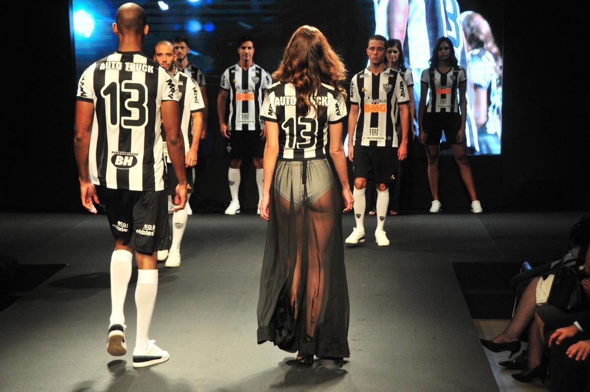 Nova coleo de uniformes do Atltico produzida pela fornecedora francesa Le Coq