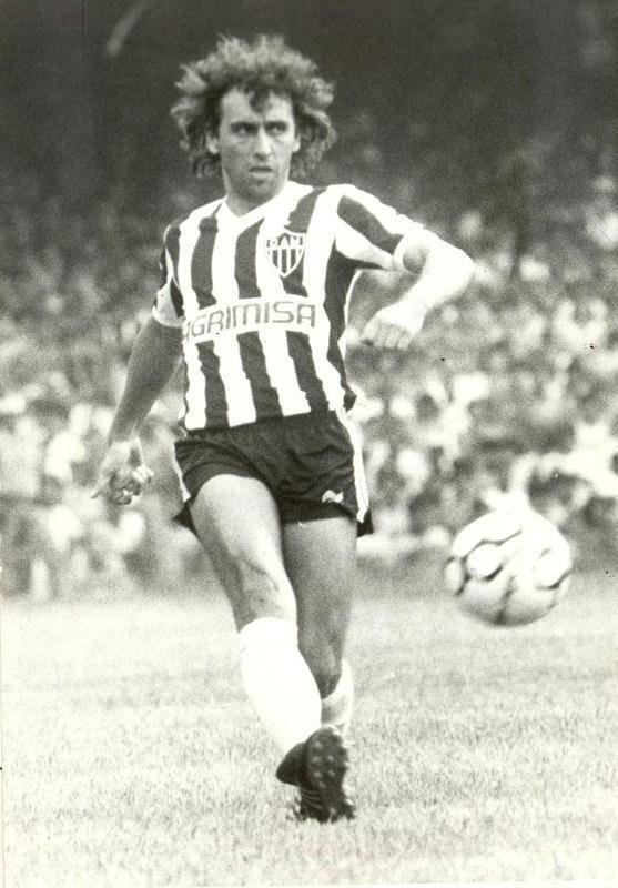 Nelinho (lateral-direito)