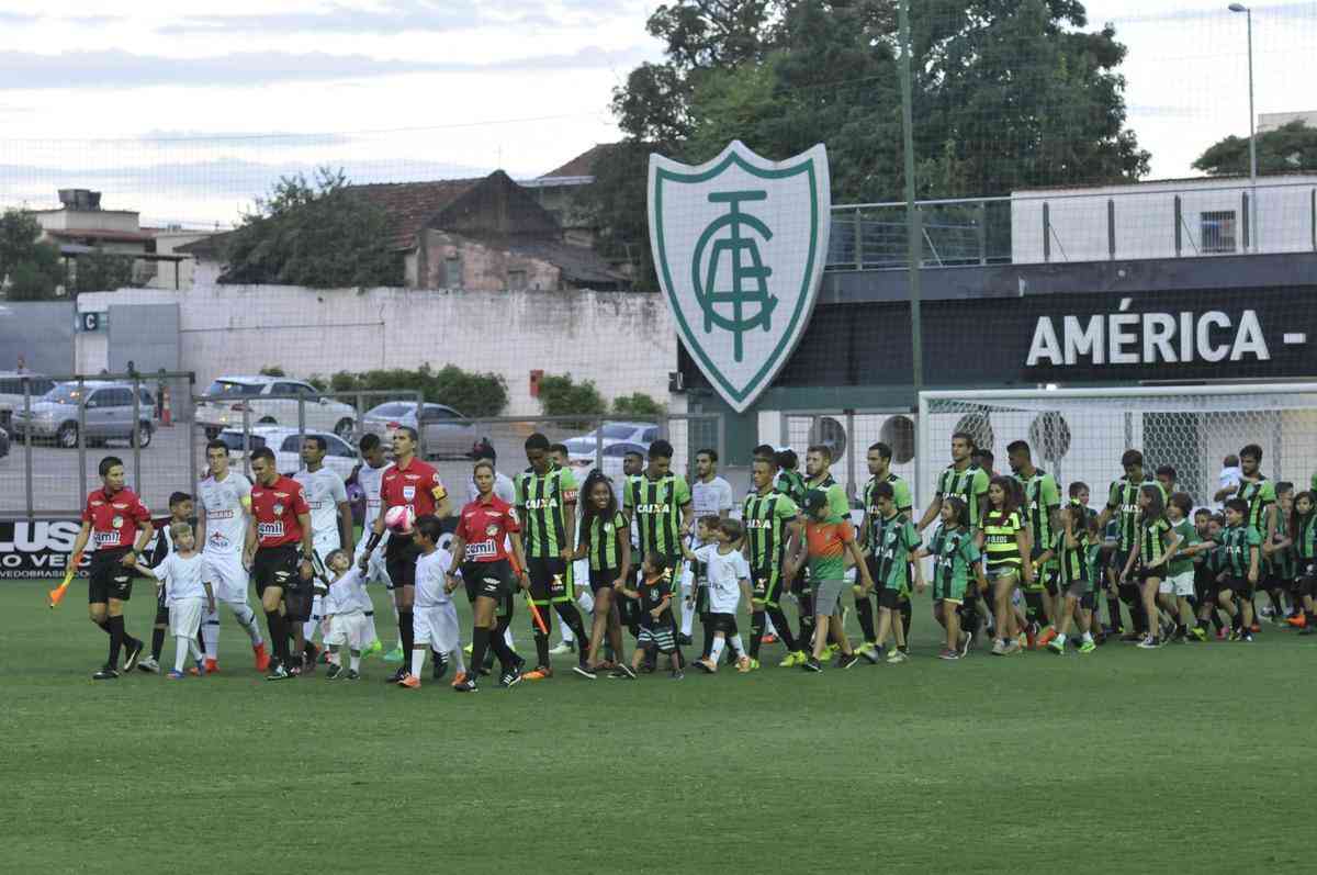 Amrica e Tupi se enfrentaram, no Independncia, pela terceira rodada do Campeonato Mineiro