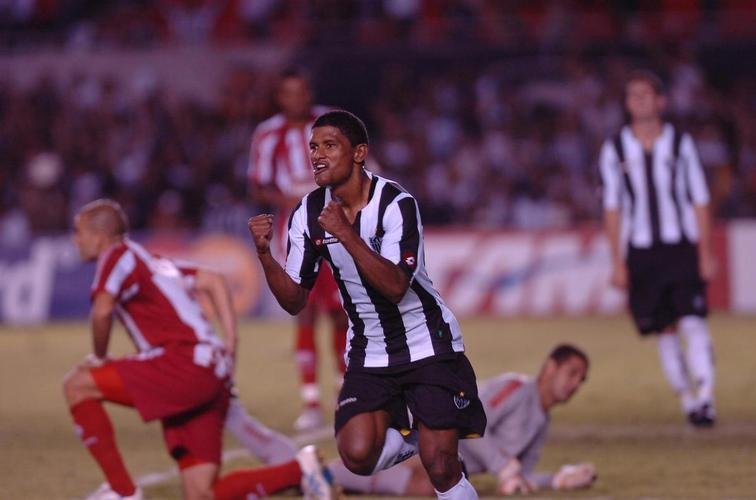 Mrcio Arajo - Jogou no Atltico entre 2003 e 2009. Foi para o Palmeiras em 2010 e ficou at 2013.