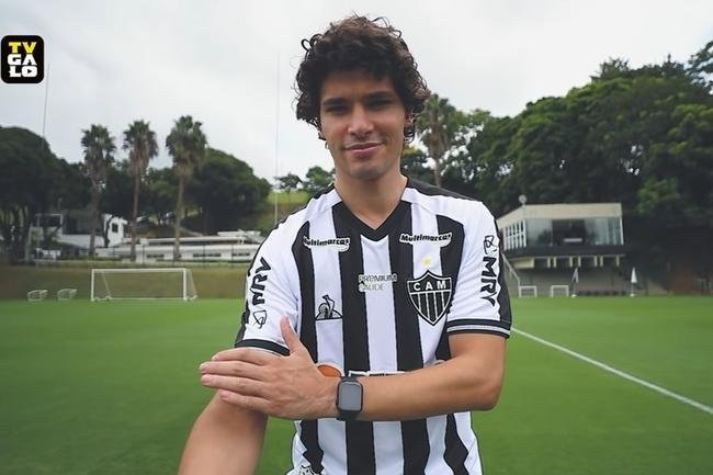 Dod� se disp�s a jogar em v�rios setores do campo no Atl�tico