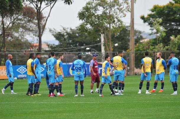 Cruzeiro iniciou preparao para clssico contra o Atltico com reservas em campo na Toca da Raposa II