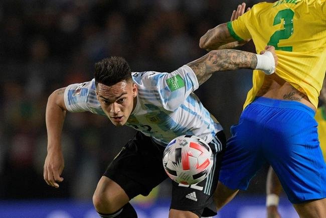 Sem Neymar, Brasil encarou a Argentina em clssico agitado pelas Eliminatrias