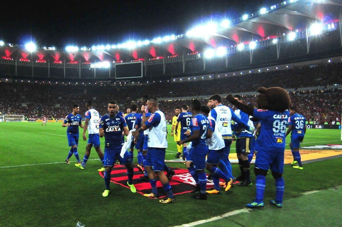 No segundo tempo, Flamengo saiu na frente, com Lucas Paquet. Aos 38, Arrascaeta empatou e fez a alegria da torcida cruzeirense no Maracan