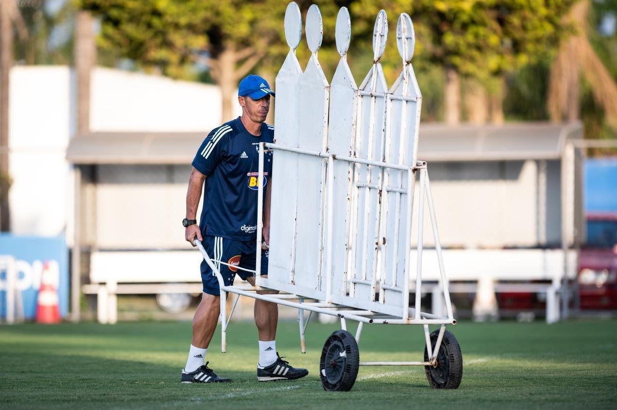 Imagens do treino do Cruzeiro desta segunda-feira na Toca da Raposa II