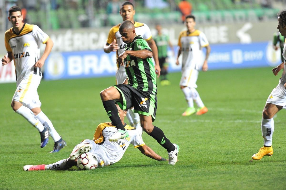 Imagens da partida entre Amrica e Cricima, no Independncia, pela Srie B do Brasileiro