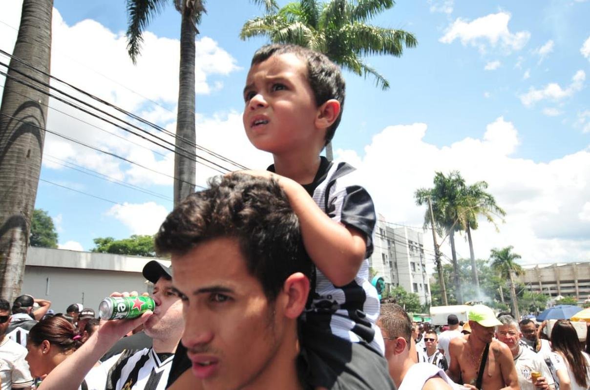 Torcida do Atltico chegou animada ao Mineiro para o jogo da taa, contra o RB Bragantino. Dia de festejar com o time o ttulo do Campeonato Brasileiro de 2021