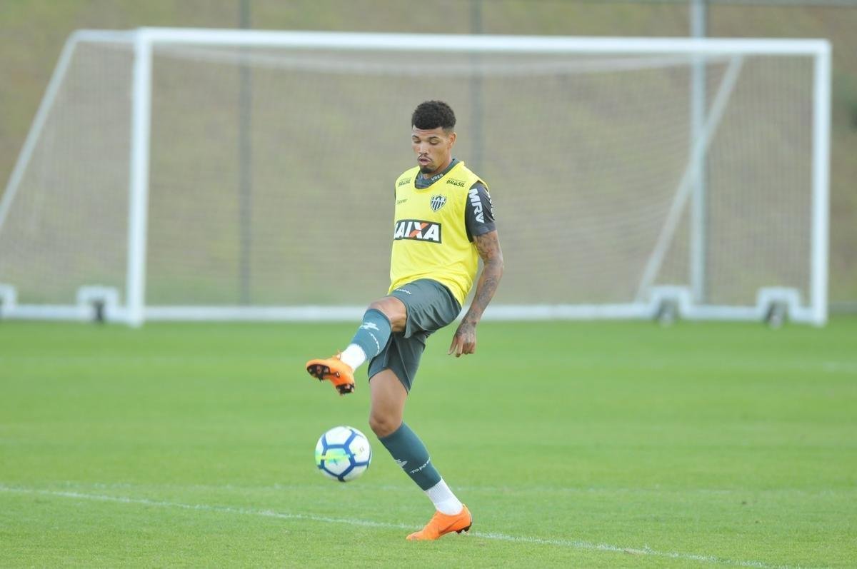 Elenco atleticano fez trabalho ttico orientado por Larghi antes de jogo-treino contra o Coimbra