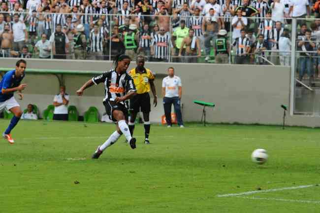 Em 2012, Ronaldinho Gaúcho entrou para a lista de jogadores que tiveram cobranças de pênalti defendidas por Fábio