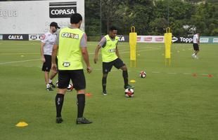 Volante Elias participou nesta quinta-feira do seu primeiro treino como jogador do Atltico. Roger Machado comandou uma atividade com bola utilizando atletas que no jogaram ou atuaram pouco diante do Cruzeiro