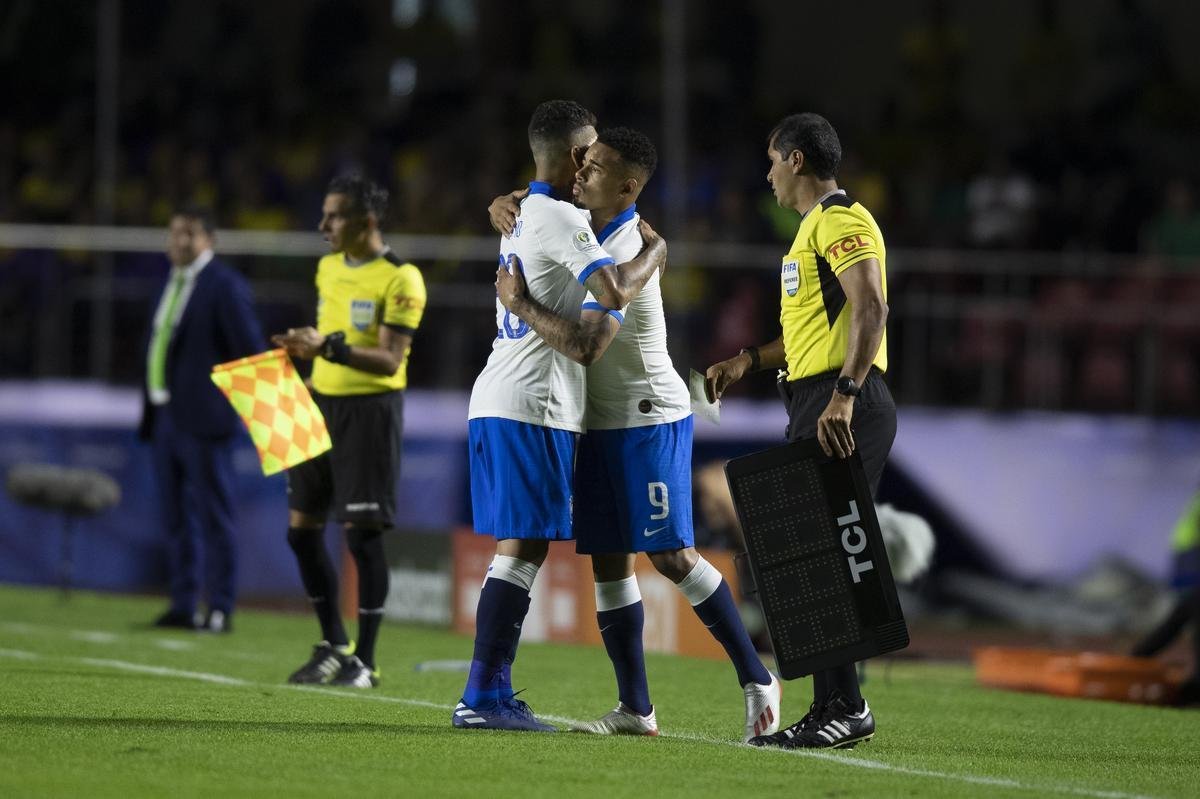 Seleo venceu com dois gols de Coutinho e um de Everton Cebolinha