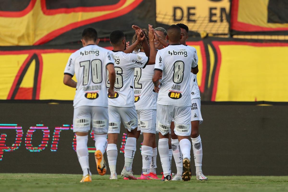 Em duelo pela 37 rodada do Brasileiro, o Atltico vence o Sport, na Ilha do Retiro, por 3 a 2