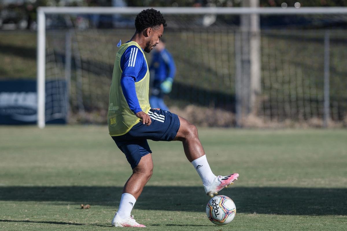 Fotos do primeiro treino do Cruzeiro, na Toca da Raposa II, sob o comando de Ney Franco. Treinador de 54 anos foi oficializado nesta quarta-feira