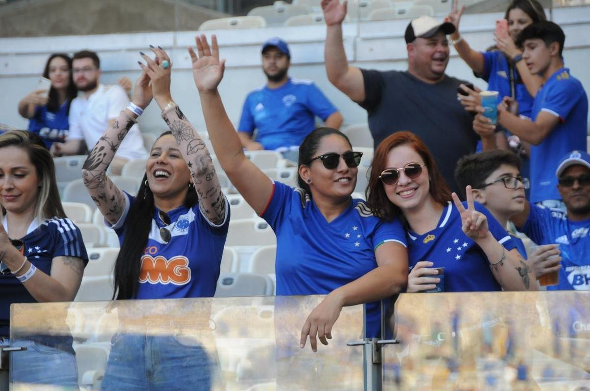 Fotos da torcida do Cruzeiro, no Mineiro, na partida contra a Ponte Preta pela 13 rodada da Srie B do Campeonato Brasileiro. Mineiro recebeu grande pblico mais uma vez