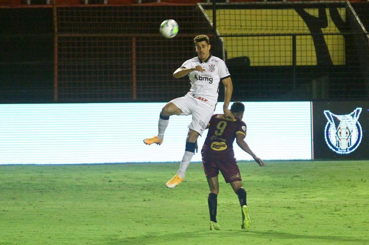Com gol do zagueiro Maidana, de pênalti, Sport venceu o Corinthians em casa e deu um salto importante na tabela de classificação da Série A.