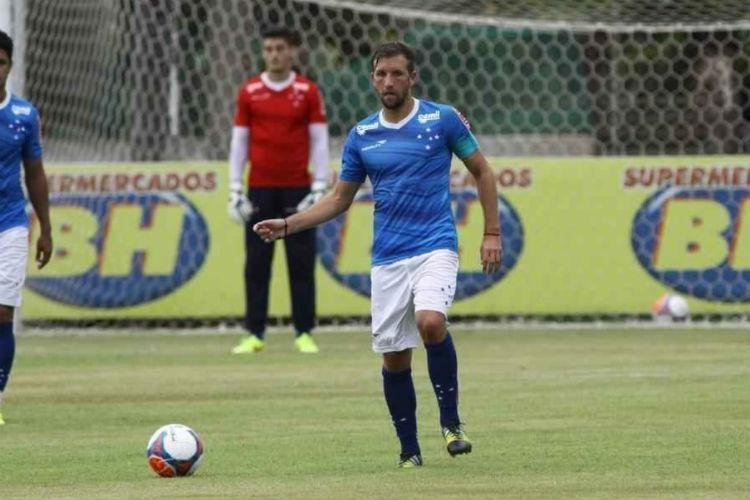 Seymour (2015) - o volante chileno disputou quatro jogos pelo Cruzeiro e acabou fora dos planos do então técnico Vanderlei Luxemburgo