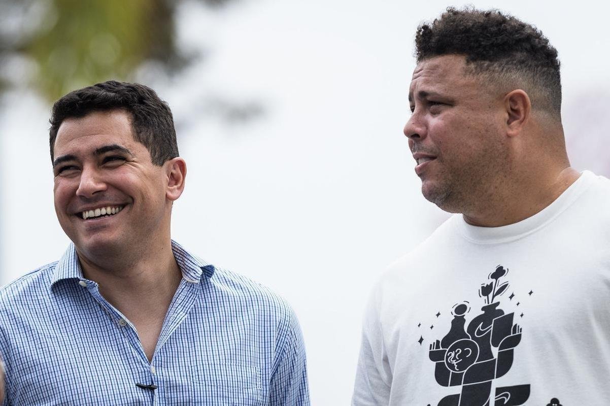 Dono de 90% das aes da Sociedade Annima do Futebol (SAF) do Cruzeiro, Ronaldo visitou Toca da Raposa II na vspera de Cruzeiro x Vasco, pela Srie B