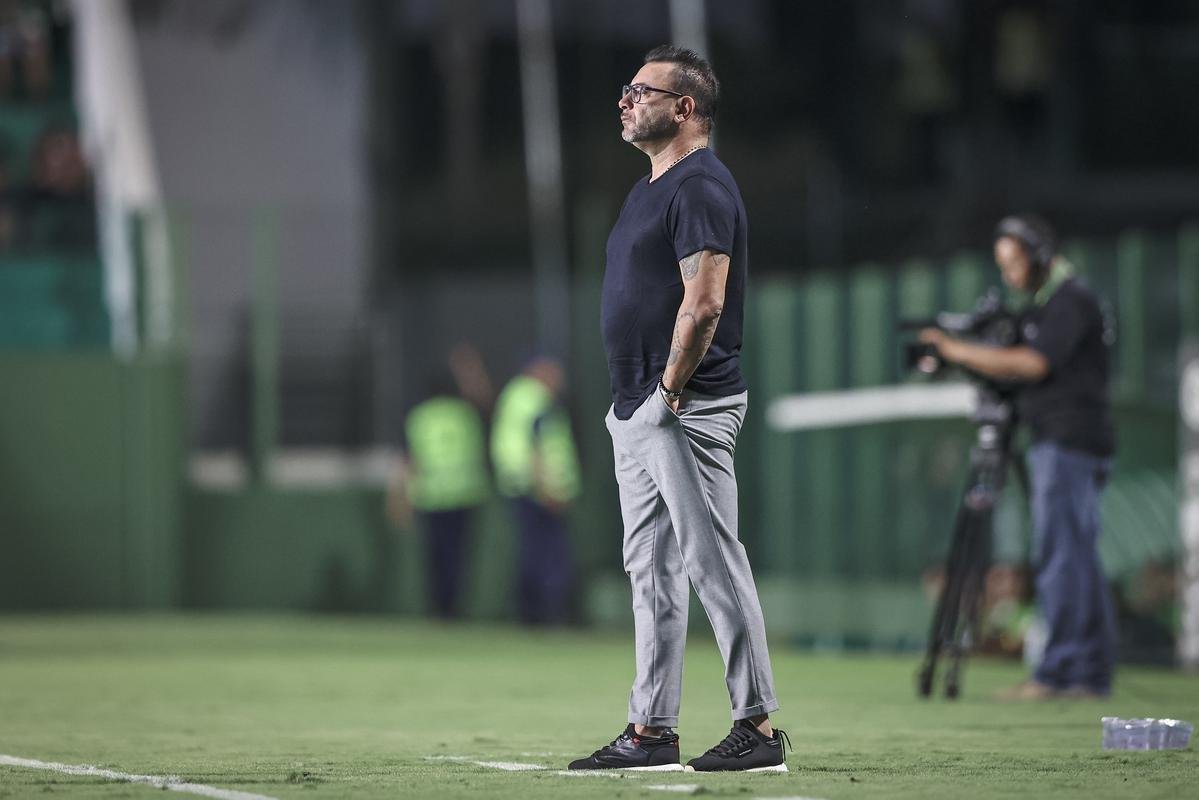 Fotos do jogo entre Gois e Atltico no Estdio da Serrinha, em Goinia, pela quarta rodada do Campeonato Brasileiro