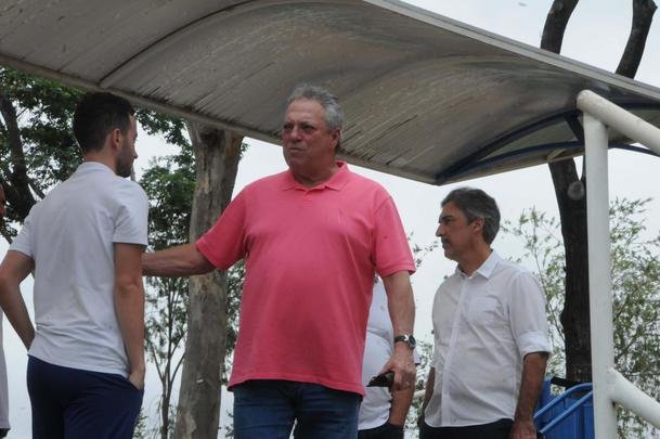 29/11/2019 - dois meses depois de ser anunciado e no dia seguinte da emblemática derrota para o CSA, por 1 a 0, em pleno Mineirão, o técnico Abel Braga deixou o Cruzeiro. Em pronunciamento na Toca da Raposa II, o treinador, que não conseguiu recuperar o bom futebol do grupo, afirmou que se despedia de Belo Horizonte com a 'consciência doendo'.
