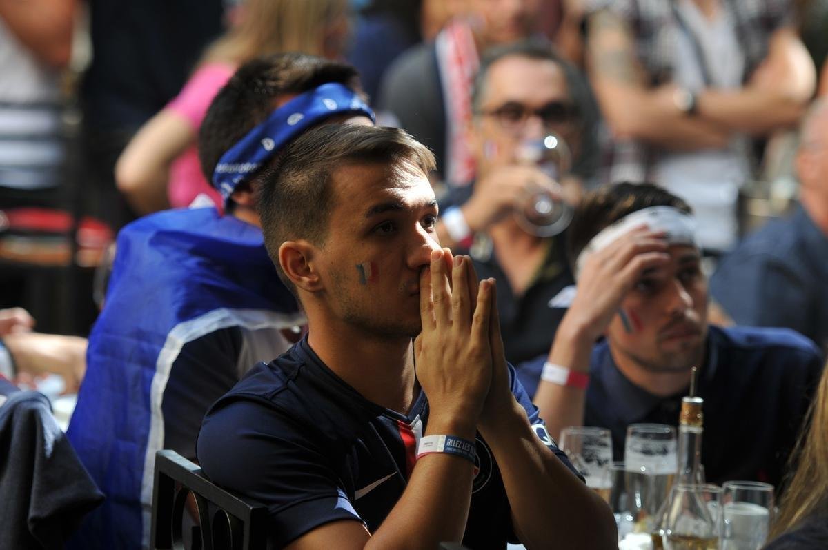 Franceses foram  loucura, em BH, com bicampeonato mundial da seleo na Rssia